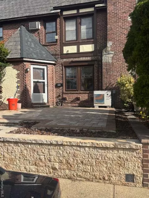 404 Bauer PL, Mineola, NY 11501