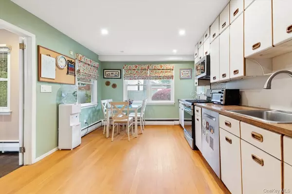 West Hempstead, NY 11552,686 Tanwood DR