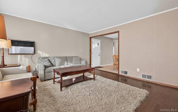 Plainview, NY 11803,58 Virginia AVE