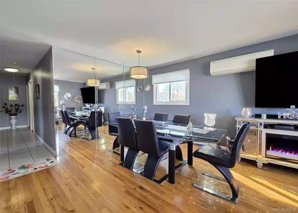 Lindenhurst, NY 11757,430 Heathcote RD