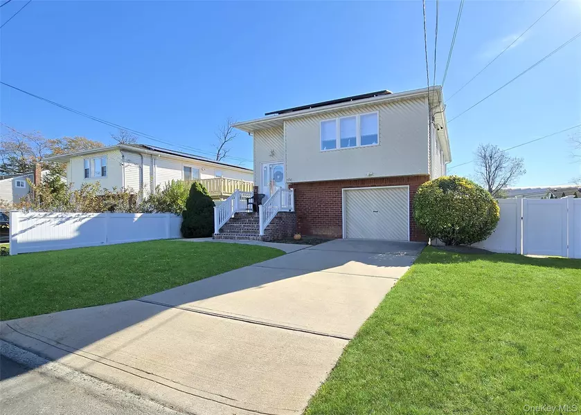 430 Heathcote RD, Lindenhurst, NY 11757