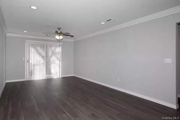 Holbrook, NY 11741,1000 Saddle Rock RD #1301