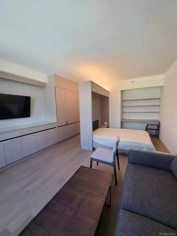 Flushing, NY 11354,133-27 39th AVE #11D