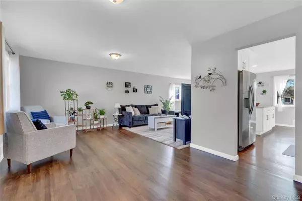 Centereach, NY 11720,7 Winston RD