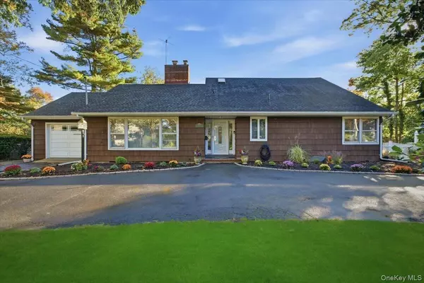 89 Woodsome RD, Babylon, NY 11702