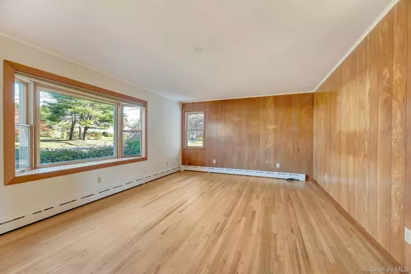 Southold, NY 11971,280 Clearview AVE