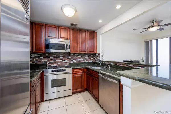 Long Beach, NY 11561,100 W Broadway #6HH