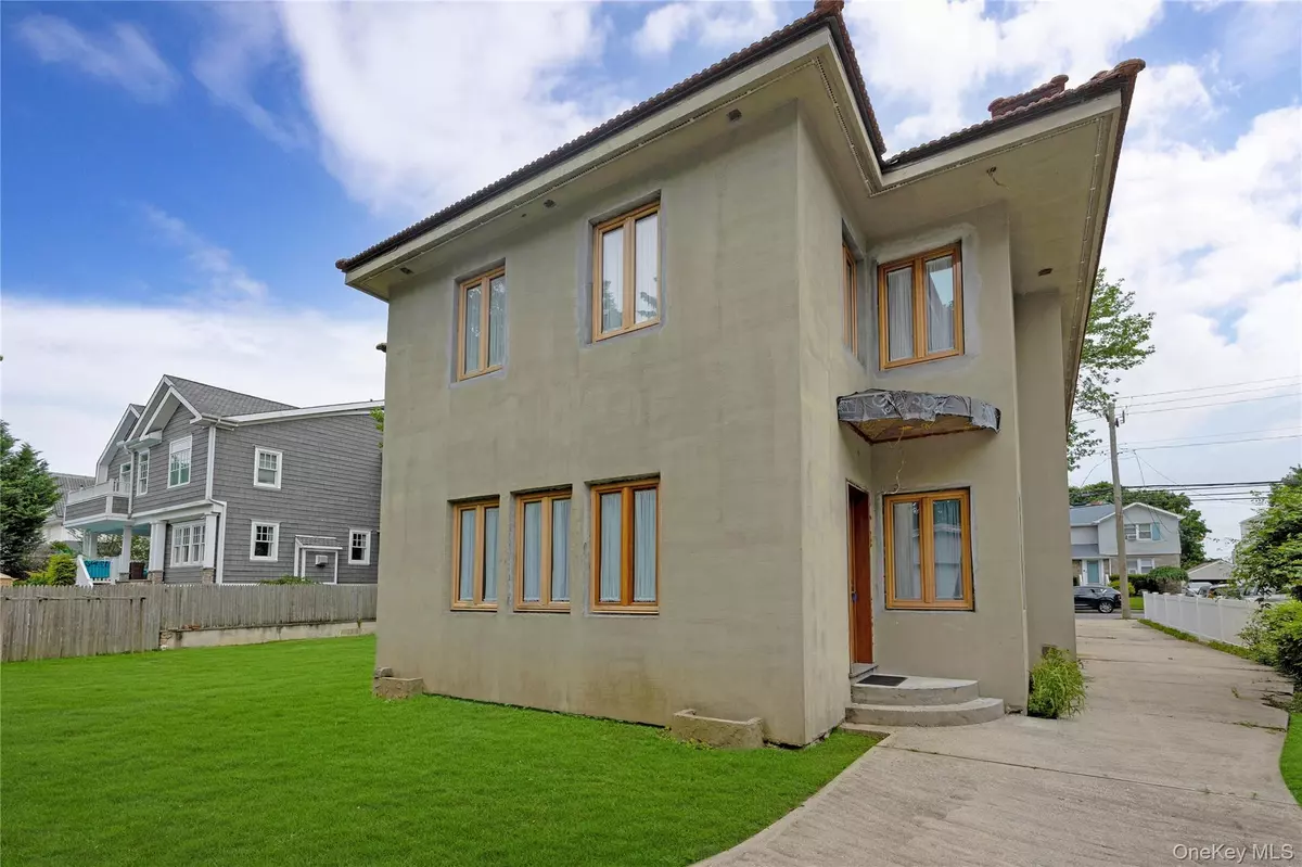 Lynbrook, NY 11563,181 Walnut ST