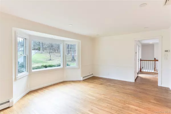 Mount Kisco, NY 10549,65 Red Oak LN