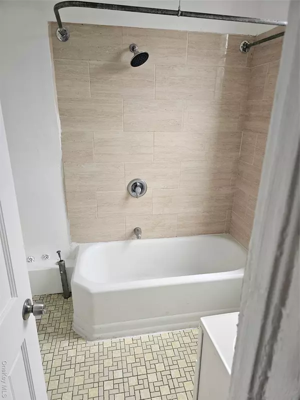 Brooklyn, NY 11207,176 Barbey ST #2 floor