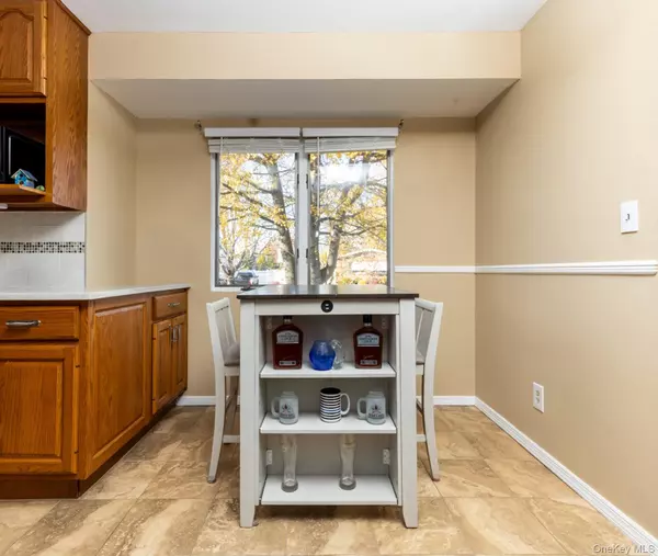 Smithtown, NY 11787,16 E Hill DR