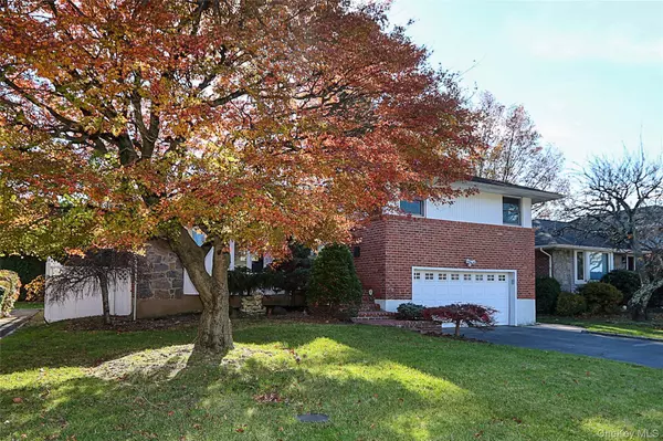 Syosset, NY 11791,91 Birchwood Park DR