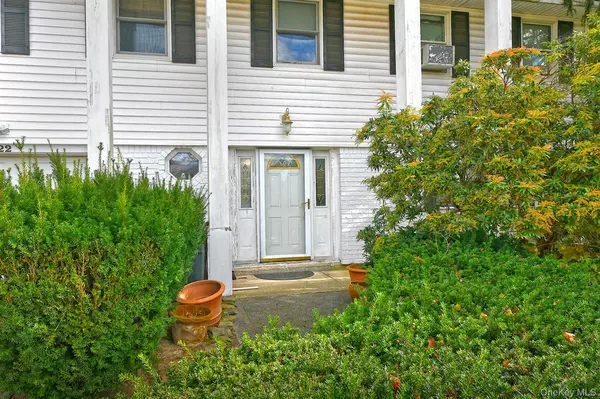 Commack, NY 11725,22 Suttonwood DR