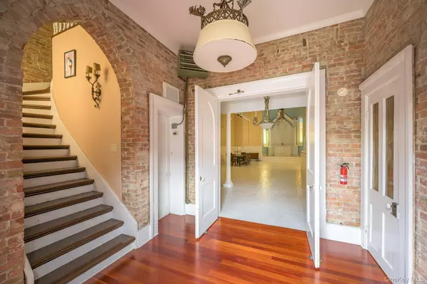 Hudson, NY 12534,428 State ST