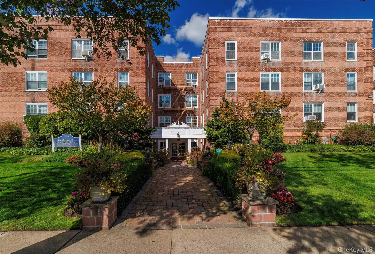 Freeport, NY 11520,194 Smith ST #1K
