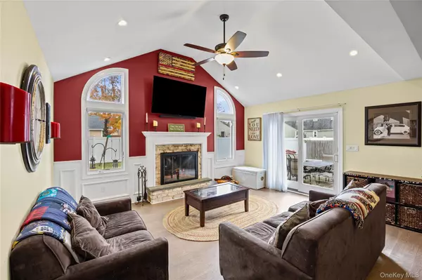 Babylon, NY 11702,37 Beachwood DR