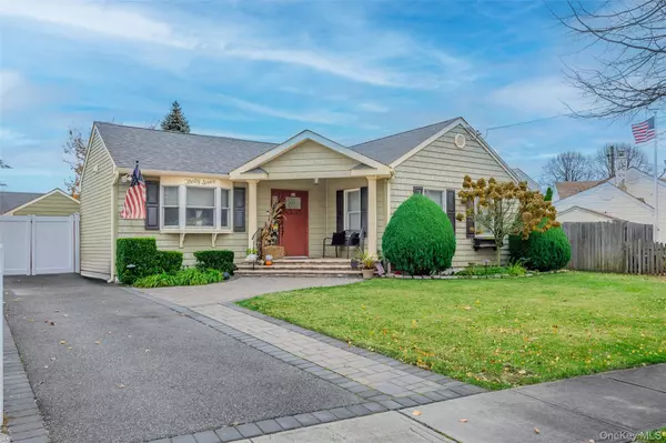 Babylon, NY 11702,37 Beachwood DR