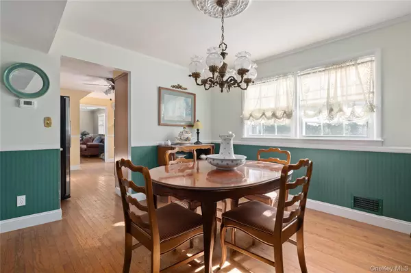 Babylon, NY 11702,6 White Birch DR