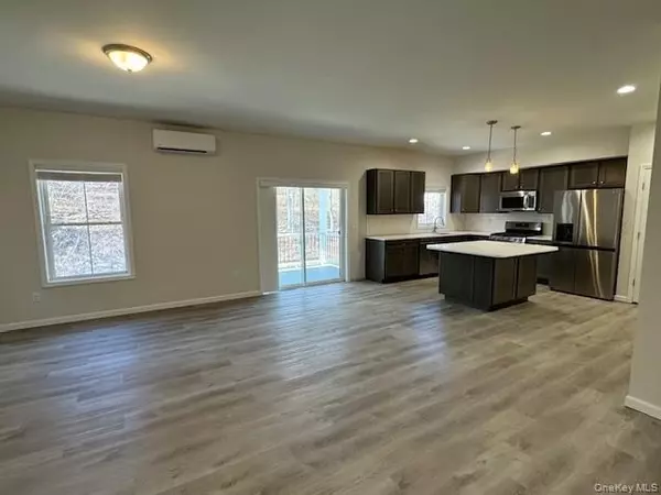 Wappingers Falls, NY 12590,4 SOUTH HILLS WAY #11