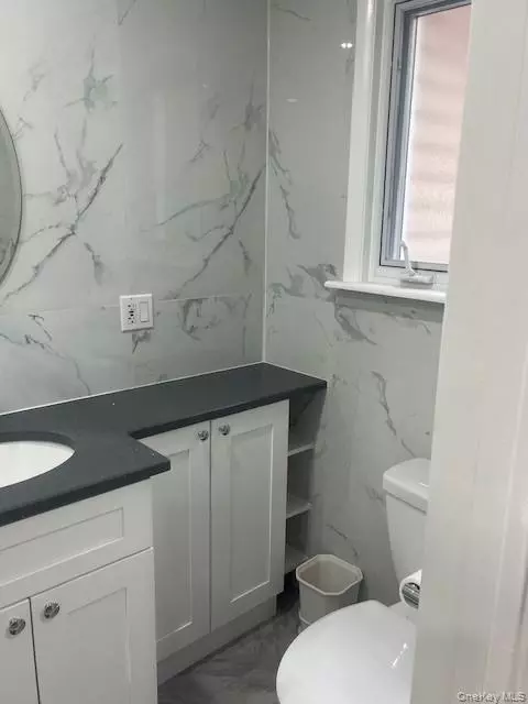 Oyster Bay, NY 11771,30 Grace ST #3