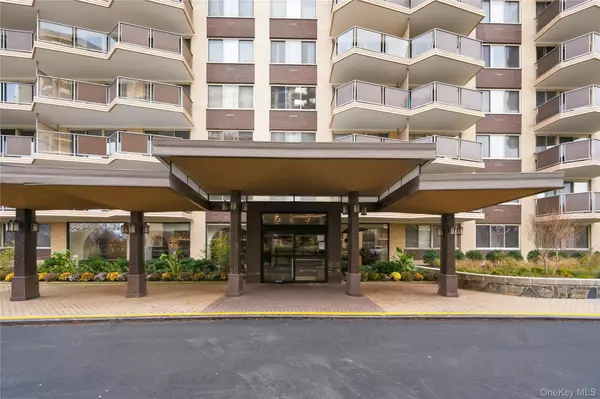 Bayside, NY 11360,18-15 215th ST #14S