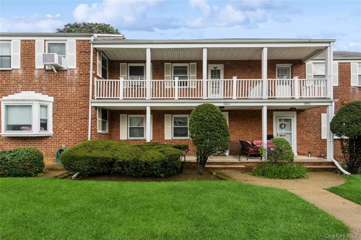 Glen Oaks, NY 11004,260-40 74 AVE #2nd Fl