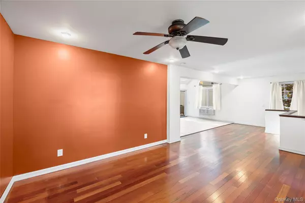 Sound Beach, NY 11789,10 Queen DR