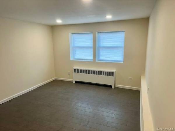 East Patchogue, NY 11772,651 Americus AVE