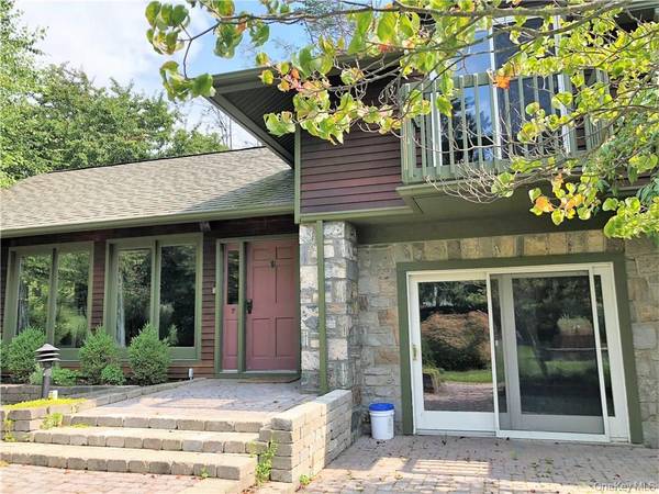 Mahopac, NY 10541,7 Tamarack RD
