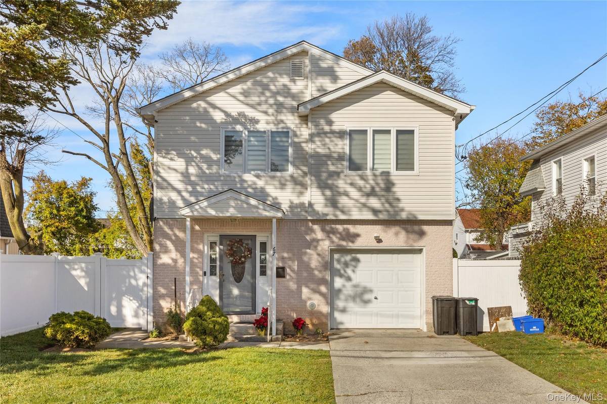 Roosevelt, NY 11575,67 Harts AVE