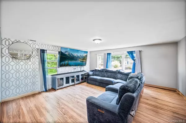 Bay Shore, NY 11706,1113 Joselson AVE