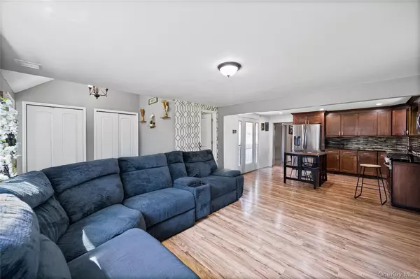 Bay Shore, NY 11706,1113 Joselson AVE