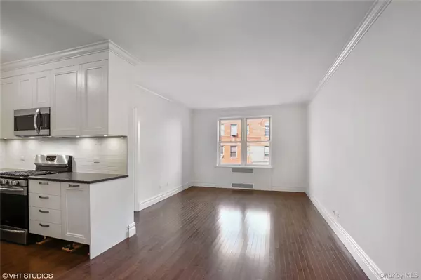 Jackson Heights, NY 11372,73-12 35th AVE #D2