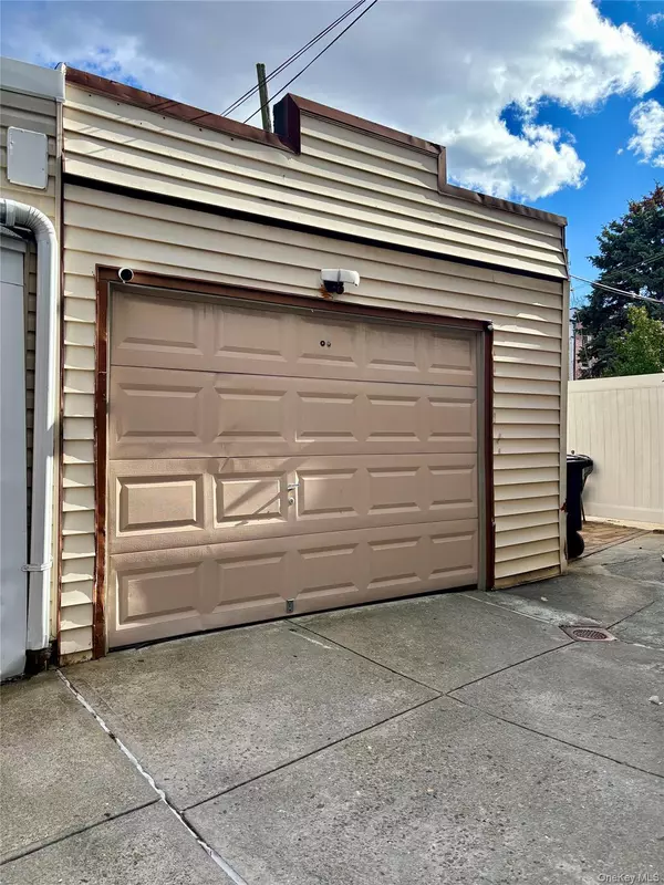 Glendale, NY 11385,7845 79th PL