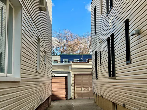 Glendale, NY 11385,7845 79th PL