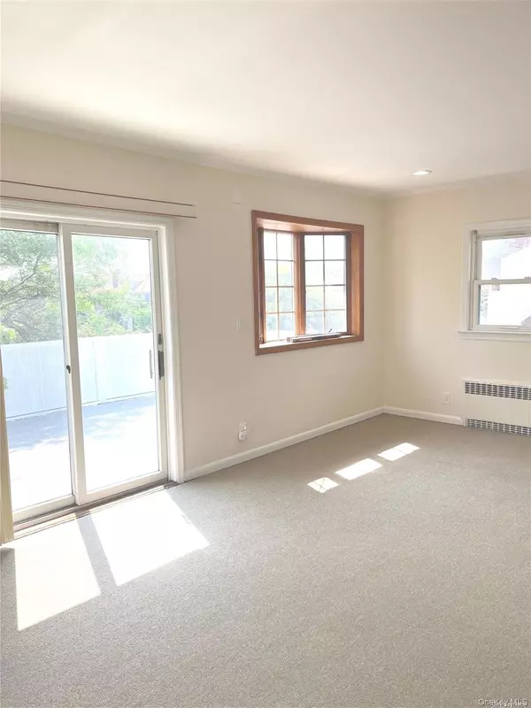 Long Beach, NY 11561,307 Magnolia BLVD #Upper