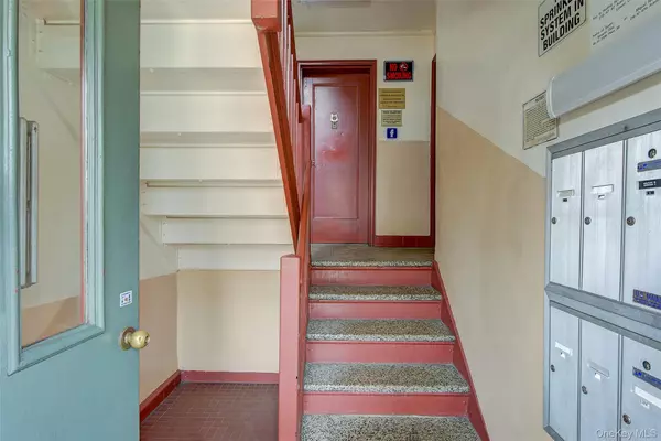 Bayside, NY 11361,46-42 215th PL #1C