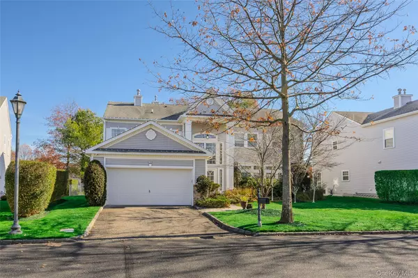 38 Hamlet DR, Mount Sinai, NY 11766