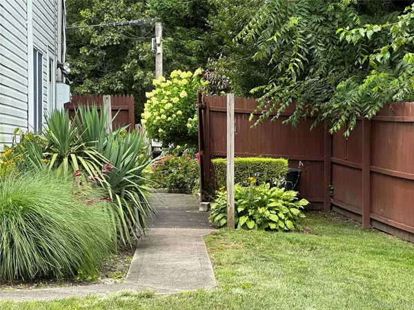 Brentwood, NY 11717,10 N Jackson AVE