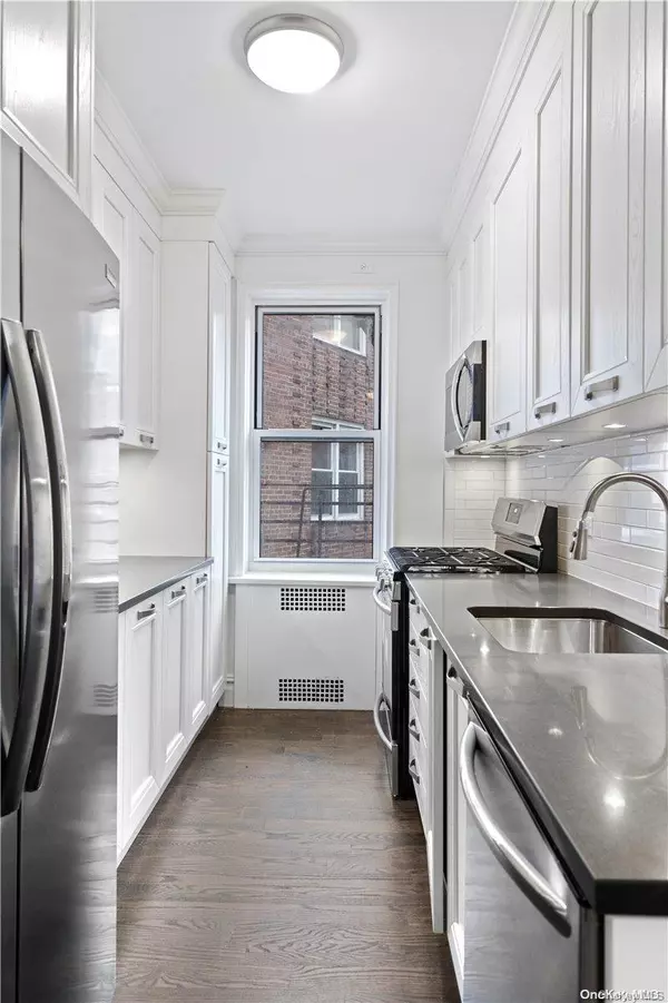 Jackson Heights, NY 11372,73-12 35th AVE #D44