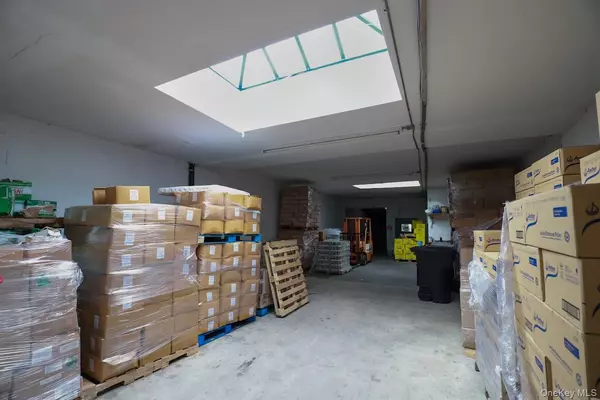 Astoria, NY 11106,36-17 36th ST