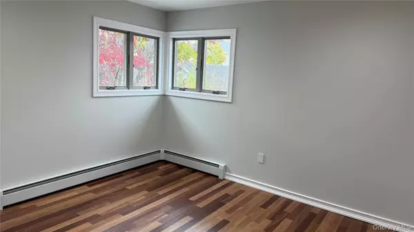 Floral Park, NY 11001,86-16 262nd ST