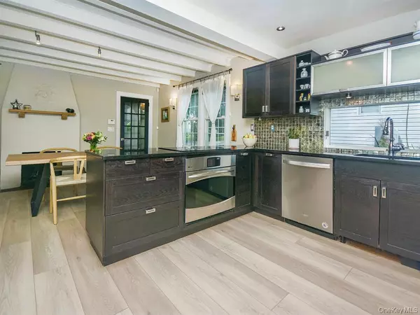 Port Washington, NY 11050,20 Oldwood RD #1st Floor