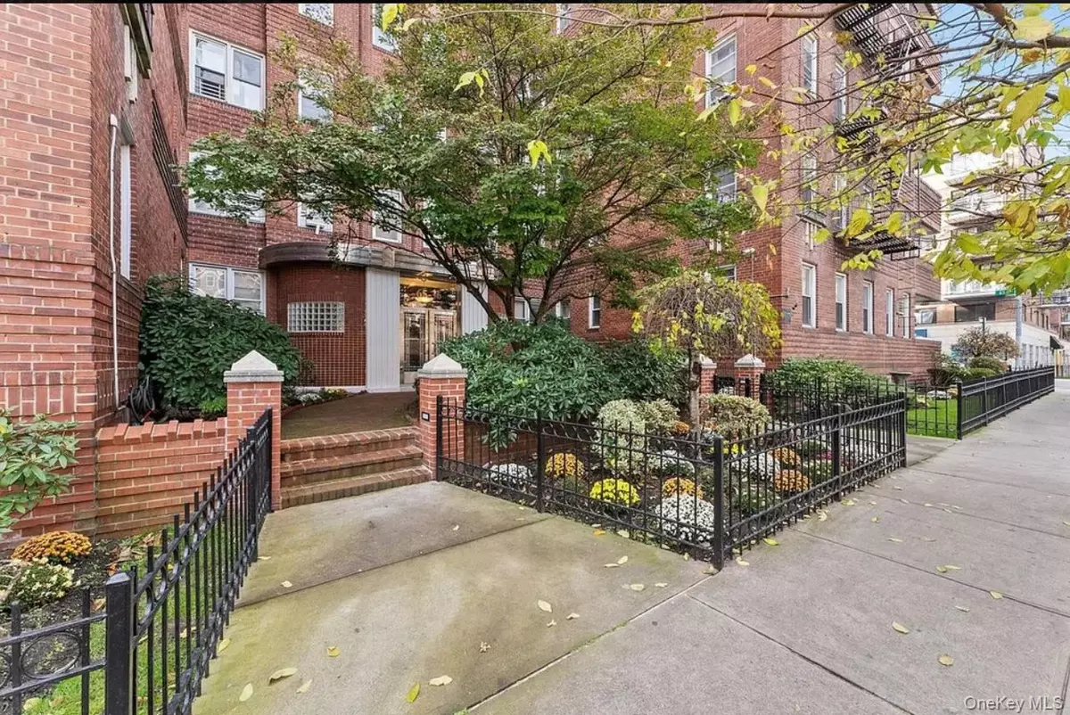 Rego Park, NY 11374,6536 Wetherole ST #306