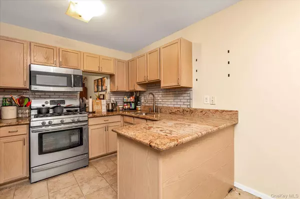 Uniondale, NY 11553,1027 Jerusalem AVE #121