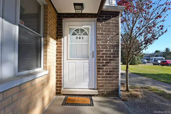 301 Artist Lake DR, Middle Island, NY 11953