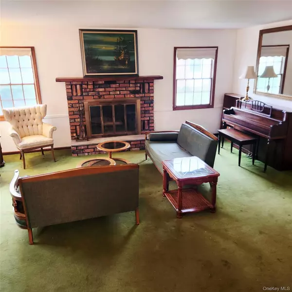 Stony Brook, NY 11790,28 Hargrove DR