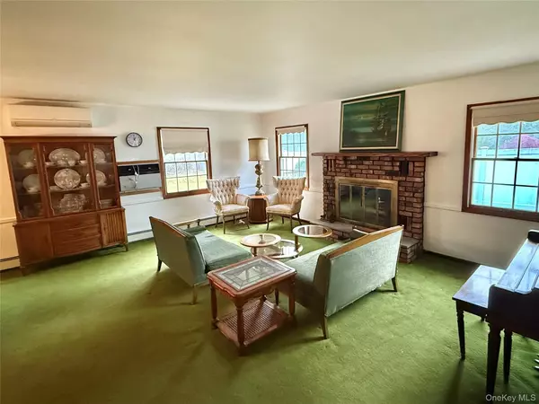 Stony Brook, NY 11790,28 Hargrove DR