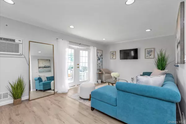 Plainview, NY 11803,6 Karen AVE