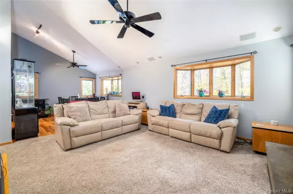 Oyster Bay, NY 11771,68 McCouns LN